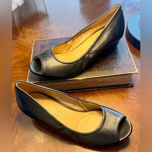 Naturalizer Black Peep Toe Heels
Size 5.5M